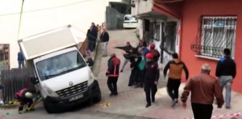 Türk işi yöntemle kamyoneti kurtardılar