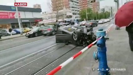 Hırvatistan'da yayalar ölümden kıl payı kurtuldu