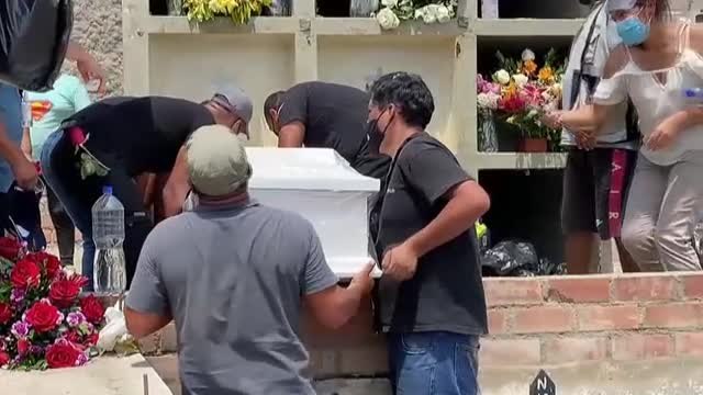 Perú rebasa los 60 mil fallecidos por la pandemia de COVID-19