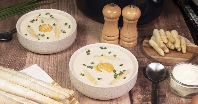 Craquez pour cette crème d'Asperges des Sables des Landes IGP au parmesan et son jaune d'œuf confit