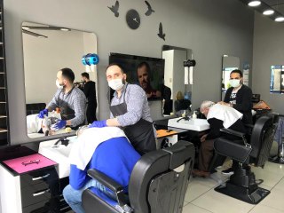 İstanbul'da tam kapanma öncesi kuaförlerde bayram tıraşı yoğunluğu