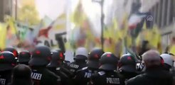 Almanya'da terör örgütü PKK yandaşları polisle çatıştı