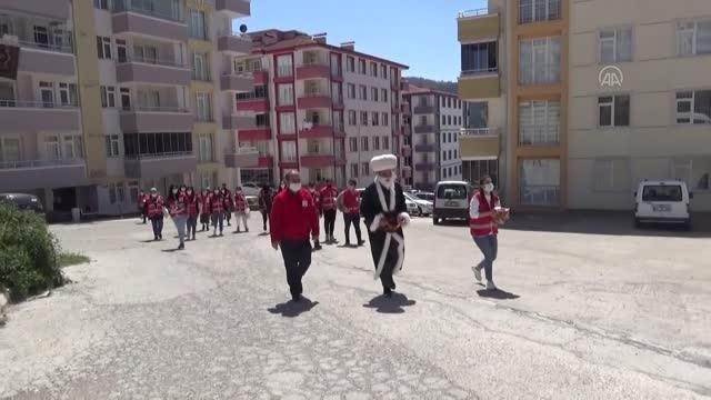 Taşova'da Türk Kızılay'dan çocuklara ramazan hediyesi