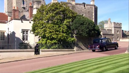 Harry y Guillermo caminan juntos tras el funeral de Felipe de Edimburgo
