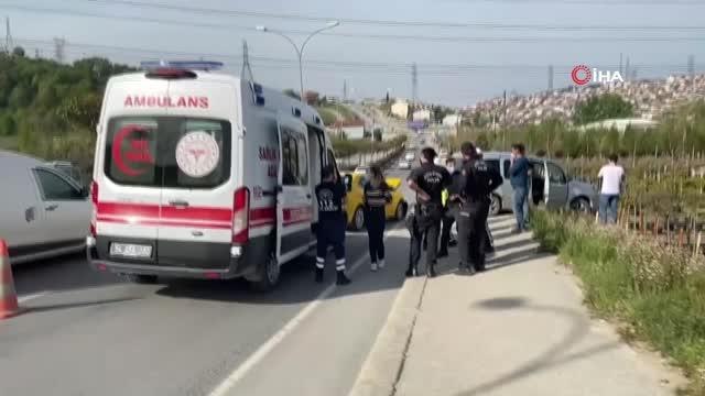 Ticari taksi, sivil polis aracına çarptı: 2'si polis 3 yaralı