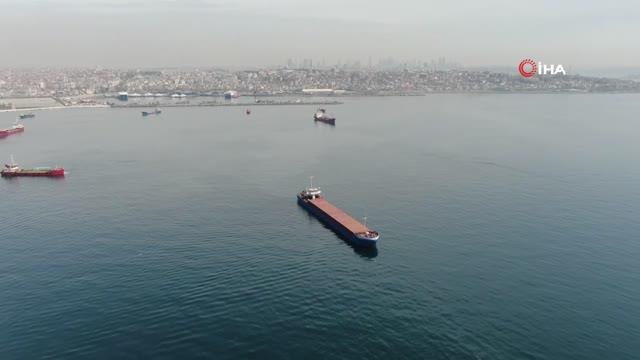 İstanbul Boğazı'nda arızalanan demir-çelik yüklü gemi Ahırkapı'ya çekildi
