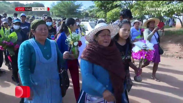 Entre lágrimas y pedidos de justicia dan el último adiós a Erika en Los Negros