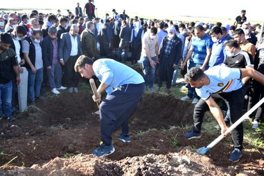 Son dakika haberleri | Sulama kanalında boğulan çocuklar yan yana defnedildi