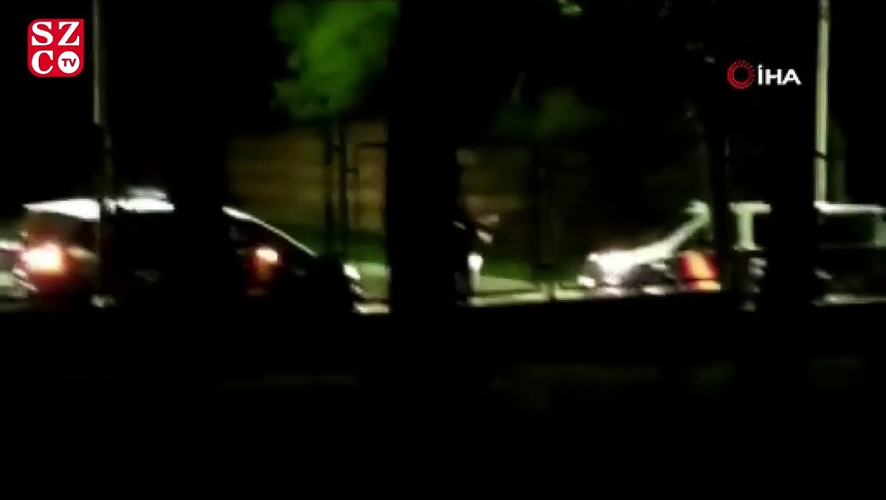 Polis, baltalı saldırganı araçla çarparak durdurmaya çalıştı