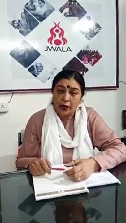 सोशल मीडिया पर वायरल हो रहा पीरियड्स के दौरान वैक्सीन न लगवाने का भ्रामक मैसेज, स्त्री रोग विशेषज्ञ डॉ. दिव्या गुप्ता ने की पुष्टि