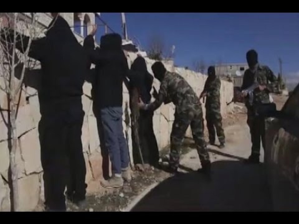 شباب مِن عرسال يوجّهون رسائل إِلى أبناءِ بلدِهم الواحدِ إلى لبنان - يمنه فواز
