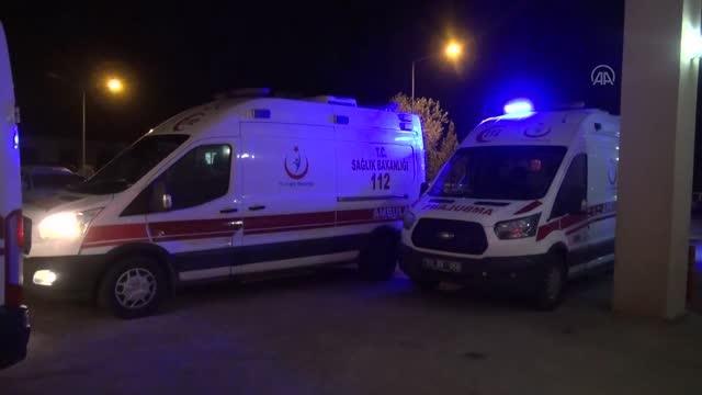 ŞANLIURFA - Kamyonet şarampole devrildi: 8 yaralı