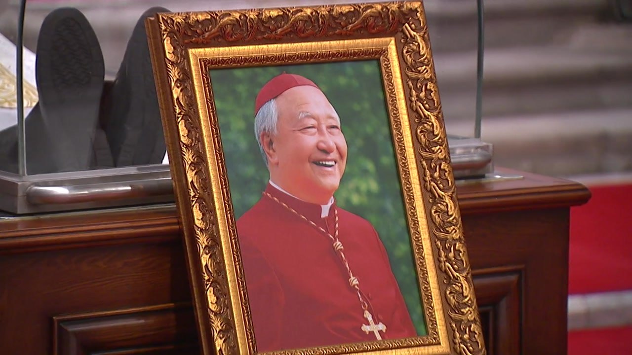 정진석 추기경 추모 미사 거행...염수정 "어머니 같이 따뜻한 분" 추모 / YTN