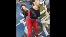 [ENGROSSAR BUMBUM] Andrea de Andrade treinando glúteos e perna