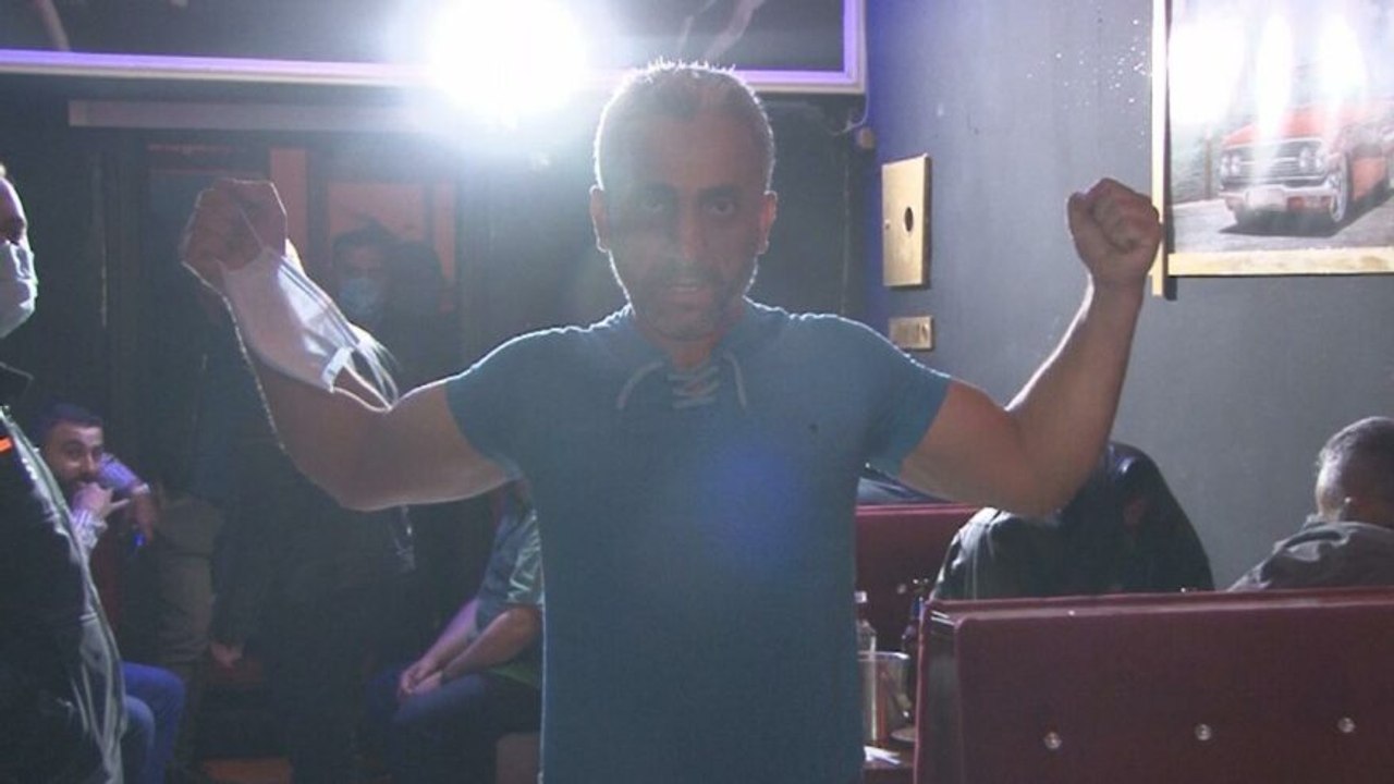 Kamerayı görünce böyle poz verdi