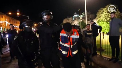 İsrail polisi, Doğu Kudüs’te Filistinli sağlık çalışanını darbetti