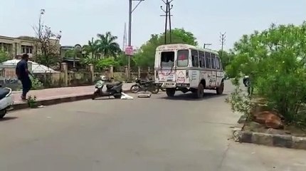 thi thể nạn nhân COVID-19 rơi vãi trên đường