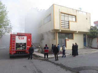 ÜMRANİYE'DE MOBİLYA ATÖLYESİNDE YANGIN
