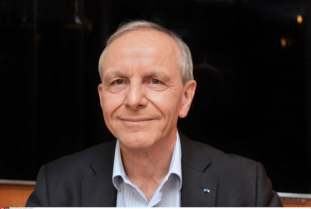 « Je n’ai pas besoin d’un test PCR ! Laissez-moi passer ! » : quand Axel Kahn ment et piétine les règles sanitaires