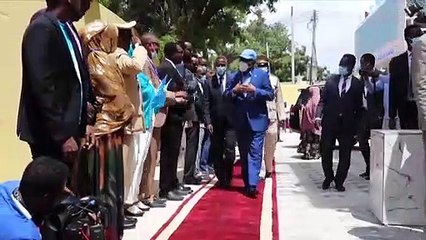 Somalia's president drops bid for extended term after chaos