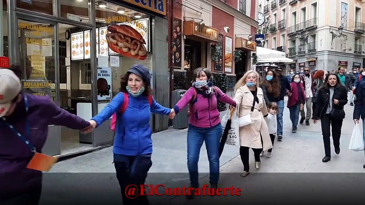 Cada vez más personas en España empiezan a despertar y protestar, varias personas se manifiestan gritando ¡¡QUEREMOS RESPIRAR!!