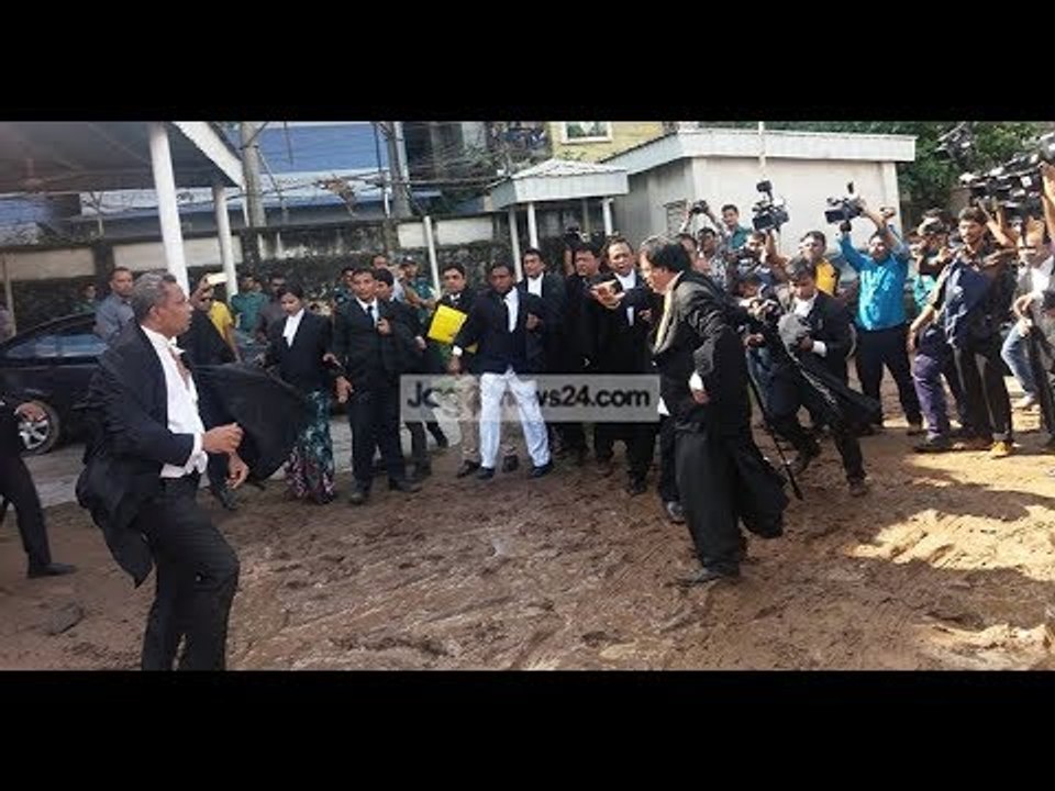 টিভি ক্যামেরায় মুখ দেখানো নিয়ে খালেদার আইনজীবীদের হাতাহাতি | Khaleda's lawyers Blows