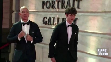 Bezos, Musk'ın NASA ile anlaşmasına itiraz etti