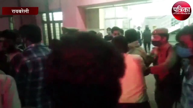 जिला अस्पताल में कोरोना मरीज को बेड ना मिलने हुआ हंगामा डॉक्टरों से हुई हाथापाई,महिला मरीज की मौत