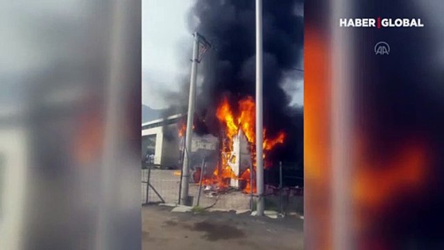 Bursa'da üst geçit, alev alev yandı