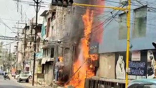 कोठारी मार्केट में मोबाइल दुकान में लगी आग
