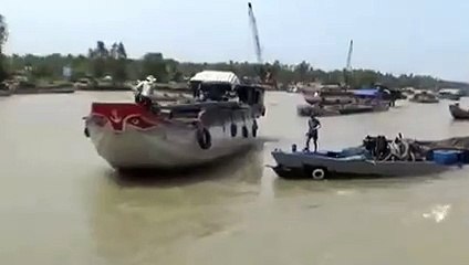 mau selamatan kapal yg mau nabrak malah kecebur