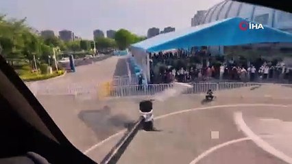 Sürücüsüz drone taksi 2 yolcusuyla uçtu