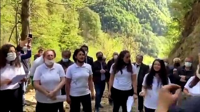 Fındıklı Belediyesi Kadın Korosu'ndan İşkencedere Vadisi’nde 'Tencere Tava Havası': Bu ne kibir, bu ne öfke