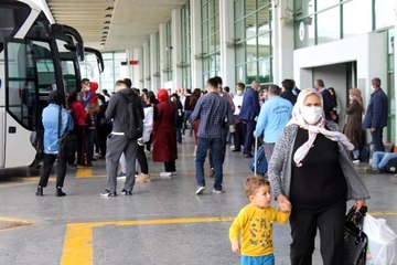 - Otogarda kısıtlama öncesi büyük yoğunluk