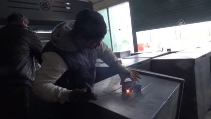 ÇANAKKALE - Lapsekili öğrenciler her ay 100 çöp konteyneri üretiyor