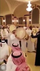 Yok böyle damat: Düğüne katılan herkese iPhone 8 dağıttı!