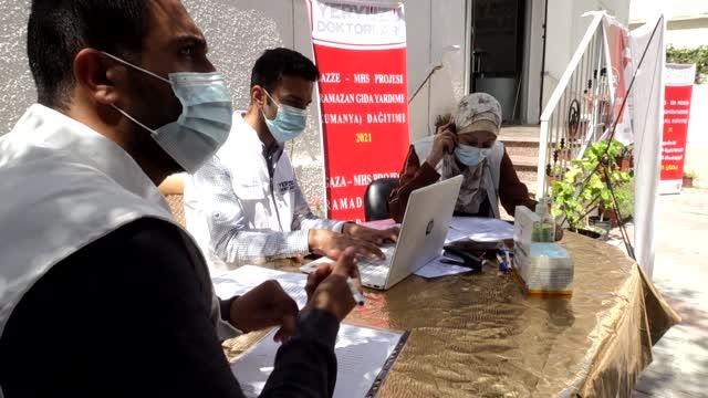 Yeryüzü Doktorları ihtiyaç sahiplerine gıda yardımı ulaştırdı