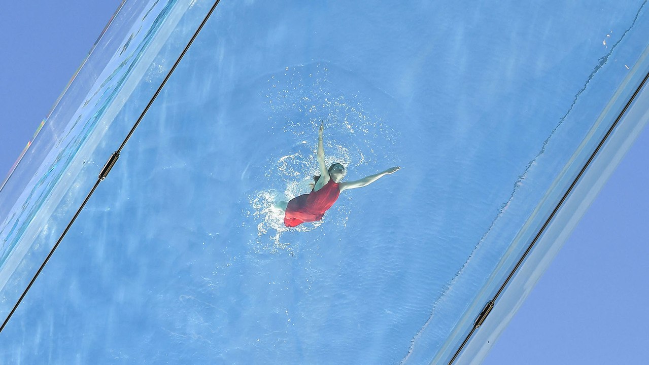 This Clear-Bottomed Pool Hangs Between 2 Buildi...