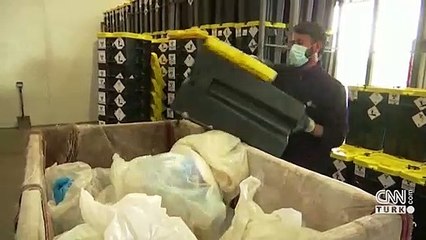 İğne, şırınga ve ilaç şişeleri...