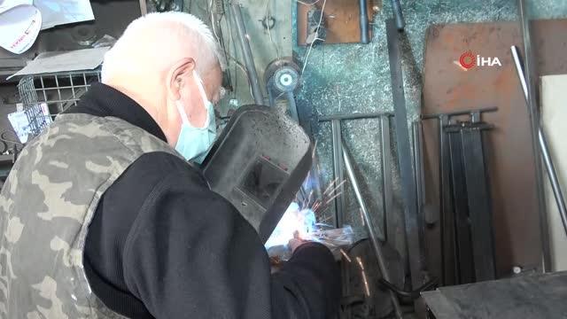 83 yaşındaki emekli öğretmen, dünyaya akıllı masa ihracatı yapıyor