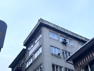 Zabıtadan ceza yediği iddia edilen çift çatıya çıktı