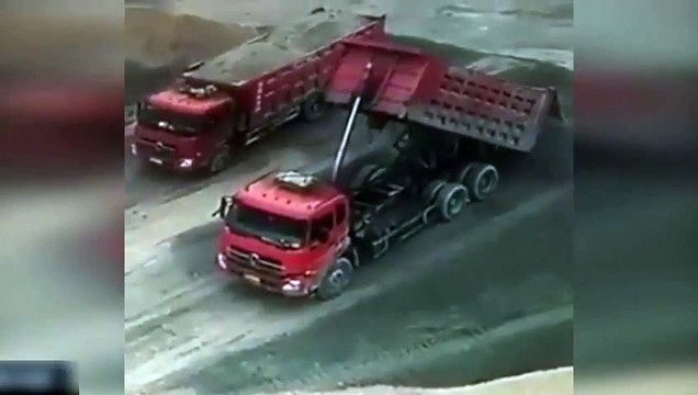 Kamyonun hidrolik sistemi böyle patladı!