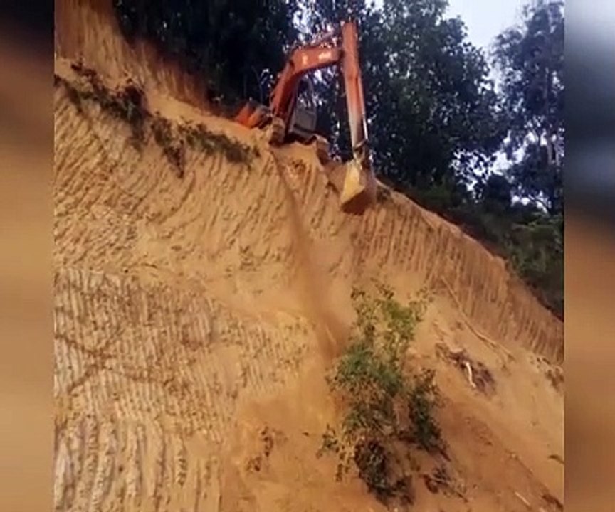 Kepçe operatöründen inanılmaz iniş