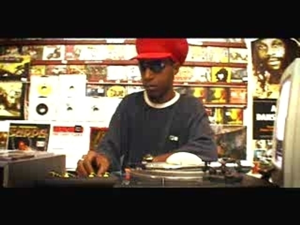 - Féfé Typical & Tiwony - Faut Qu'on Soit Fort