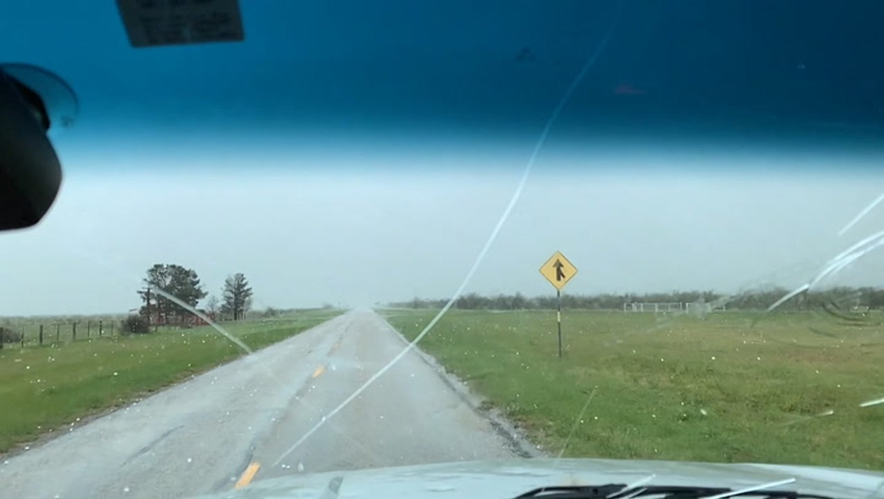 Severe hail pelts vehicles in Texas
