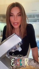 Κέλλυ Κελεκίδου: Έφτιαξε πασχαλινά κουλούρια με τα παιδιά της (1)