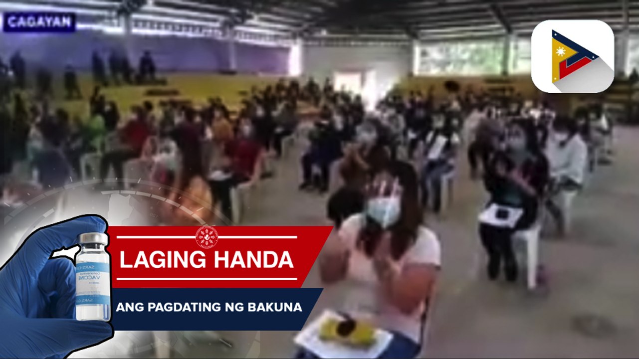 Ilang mga residente ng Santa Praxedes, Cagayan, hinatiran ng tulong ng DSWD at outreach team ni Sen. Go