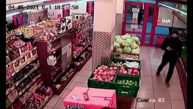 Marketten aldığı ürünleri bırakıp gözüne kestirdiği tost makinesini çaldı