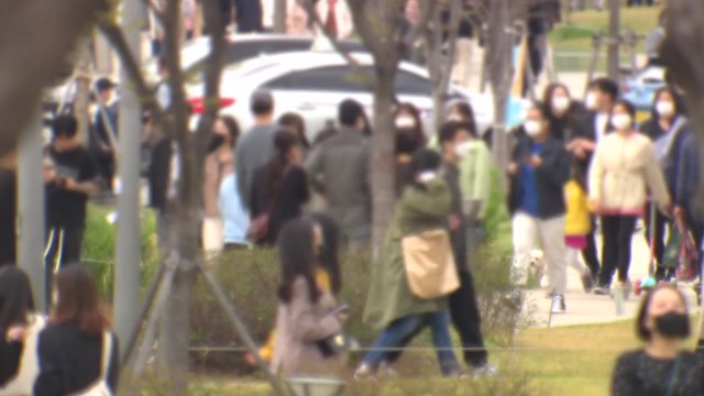 [더뉴스] '거리두기' 조정할까?...백신 '잔여 물량' 접종 혼선 / YTN