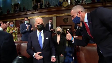 Biden defiende su plan de recuperación para las familias en el discurso de los cien días de mandato